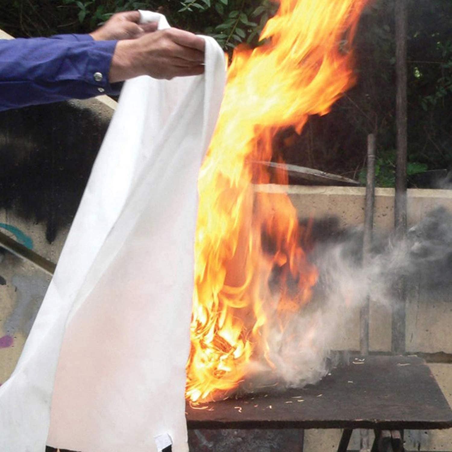 Fiberglass Fire Blanket for Emergency Surival, Flame Retardant Protection and Heat Insulation with Various Sizes